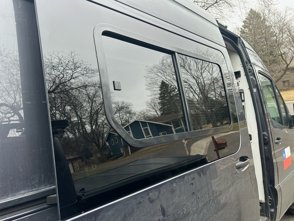 VWD Double-Sliding Van Window (T904702)