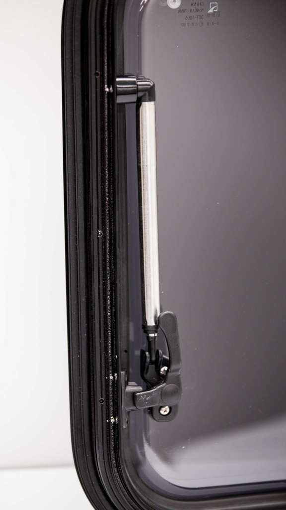 Broad Arrow Curved Window 982×462