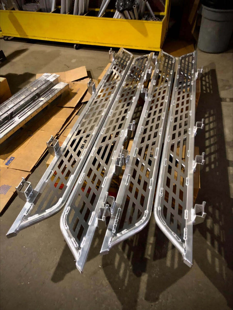 SLB Tubular Running Boards – Mercedes Sprinter 144WB (2007+)