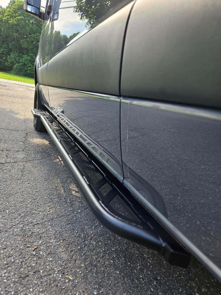 SLB Tubular Running Boards – Mercedes Sprinter 144WB (2007+)