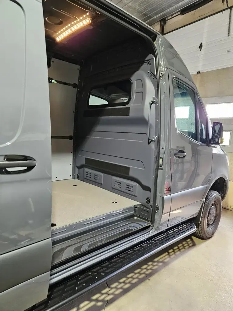 SLB Tubular Running Boards – Mercedes Sprinter 170WB (2007+)