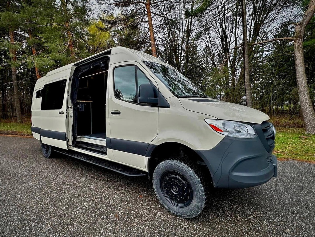SLB Tubular Running Boards – Mercedes Sprinter 170WB (2007+)