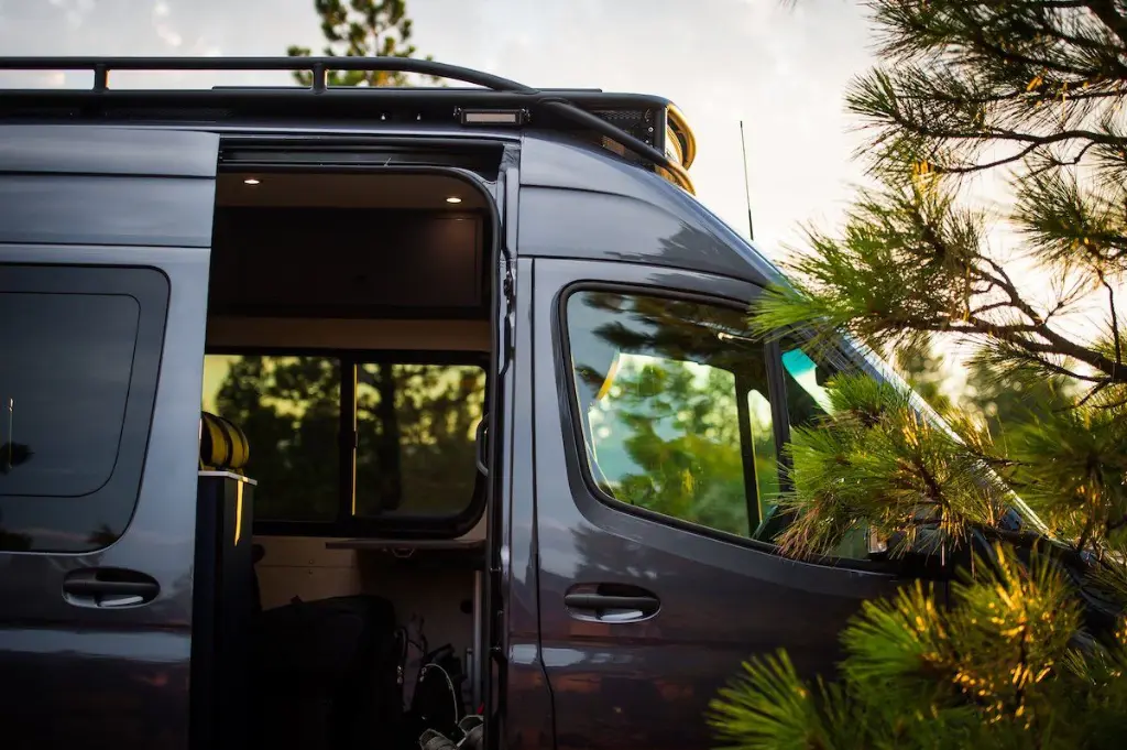 Mercedes Sprinter Safari Rack 2.0 SLB (single light bar) 2.webp