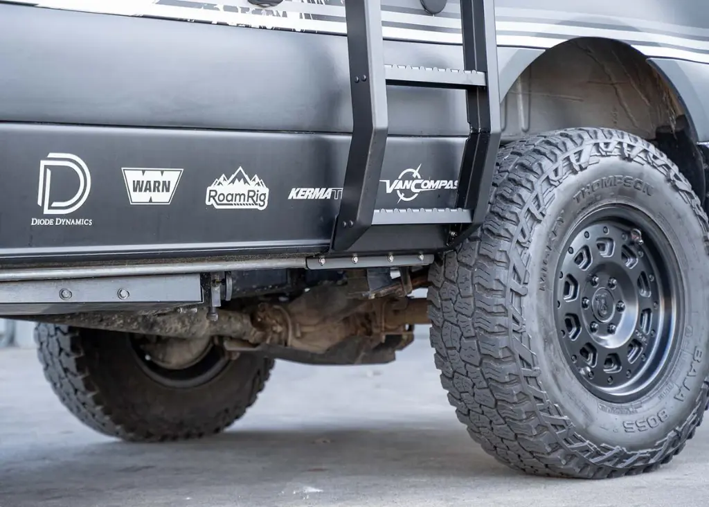 Mercedes Sprinter (2007+) Flatpack Ladder 4.webp