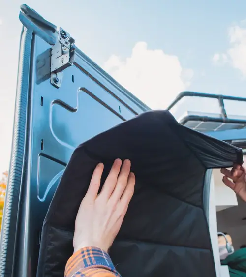 Article de blog 'Renovating your van or RV during winter: the best time of year!' cover image.webp