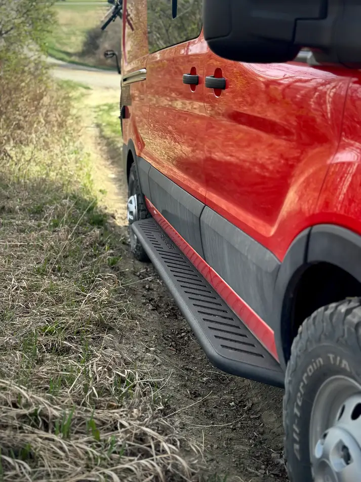 Article de blog 'How to plan a complete renovation of your pontoon boat?' cover image.webp