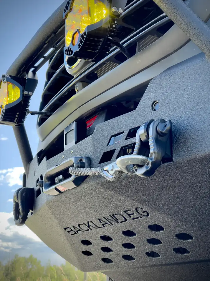 Article de blog 'How to plan a complete renovation of your pontoon boat?' cover image.webp