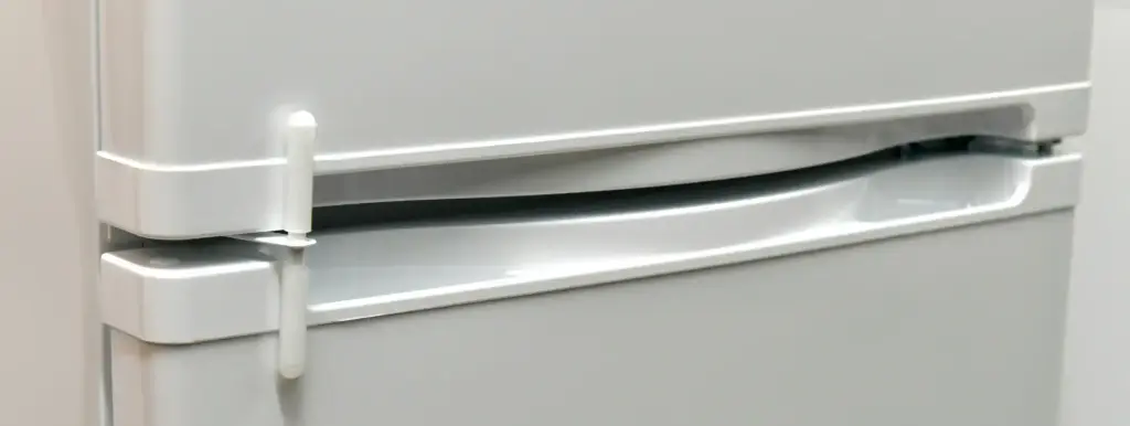 Solstice Model 308 — Low-Consumption Compact Refrigerator with Freezer