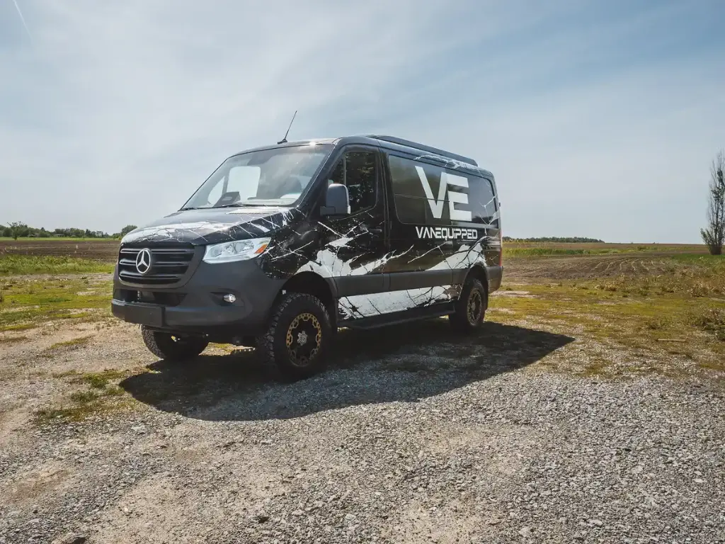 Mercedes-Benz 144 Low-Roof Pop-Top 02.webp