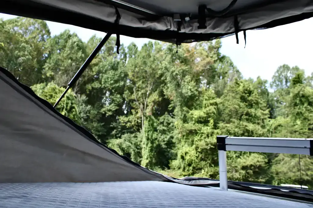 Mercedes-Benz 144 Low-Roof Pop-Top 09.webp