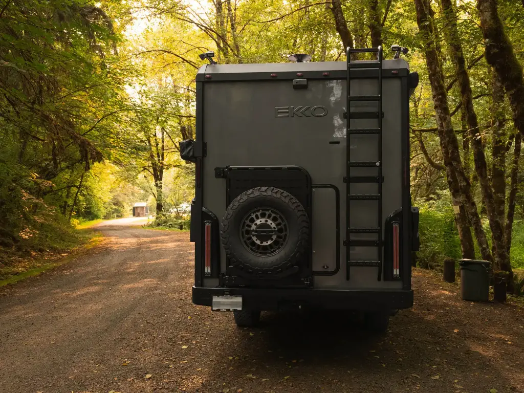 Winnebago Ekko Rear Ladder - 02.webp