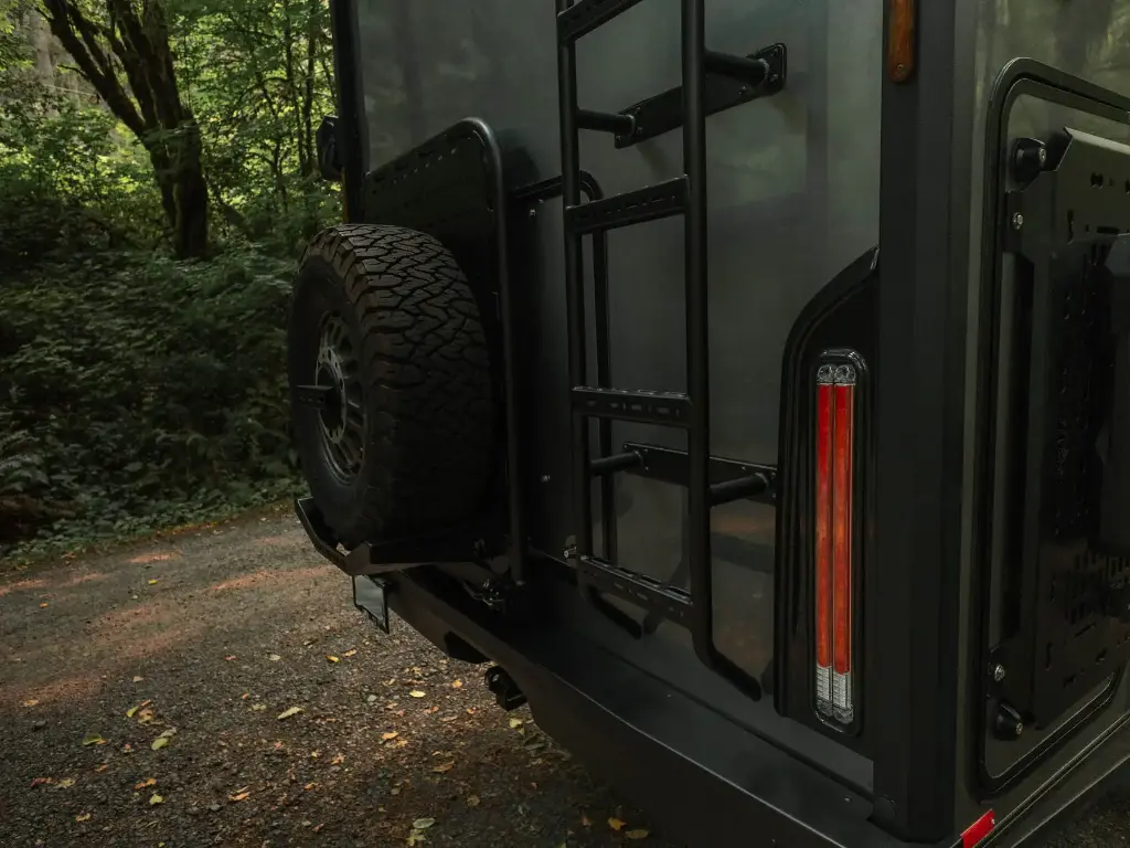 Winnebago Ekko Rear Ladder - 07.webp