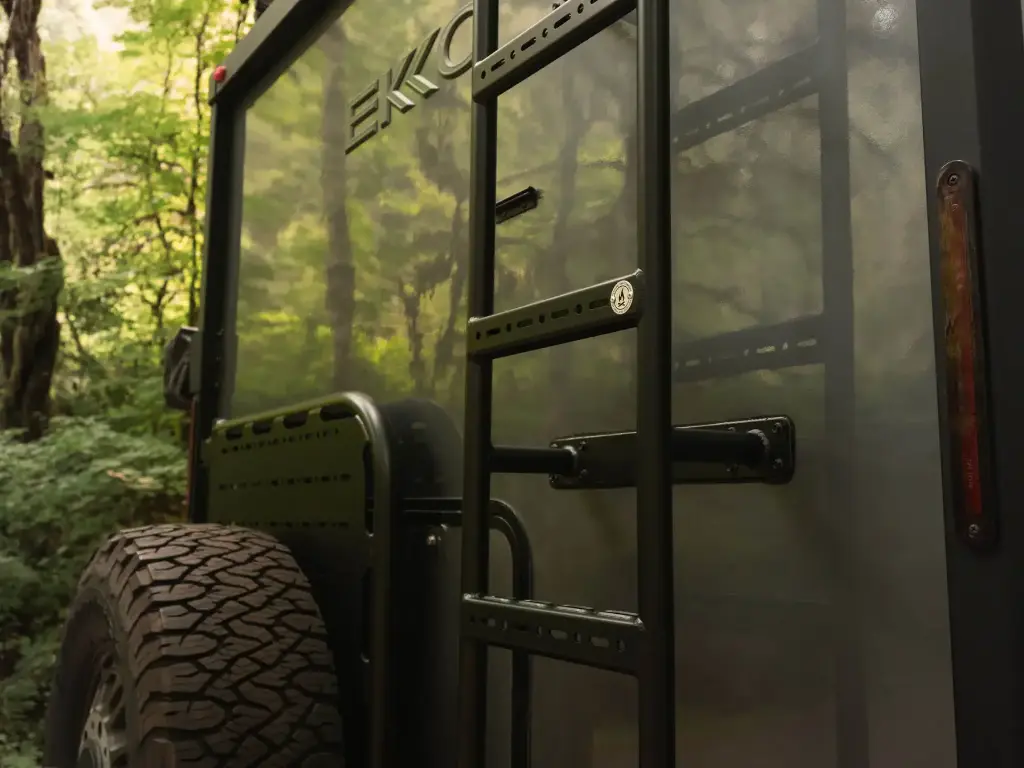 Winnebago Ekko Rear Ladder - 06.webp