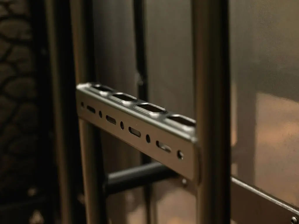 Winnebago Ekko Rear Ladder - 05.webp