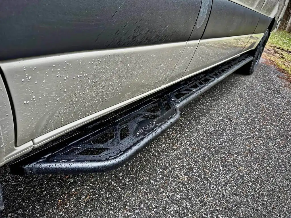 Marchepieds tubulaires SLB – Mercedes Sprinter 144WB (à partir de 2007)