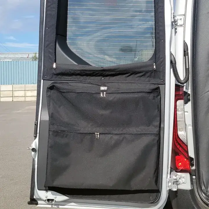 SAC DE RANGEMENT POUR PORTE ARRIÈRE – 2 poches (Mercedes Sprinter 2019+ finition plastique complète/demi, côté conducteur)