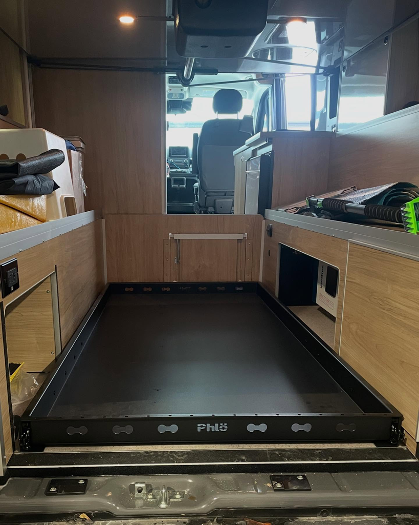 Custom-made garage drawer made entirely of aluminum- Phlö System