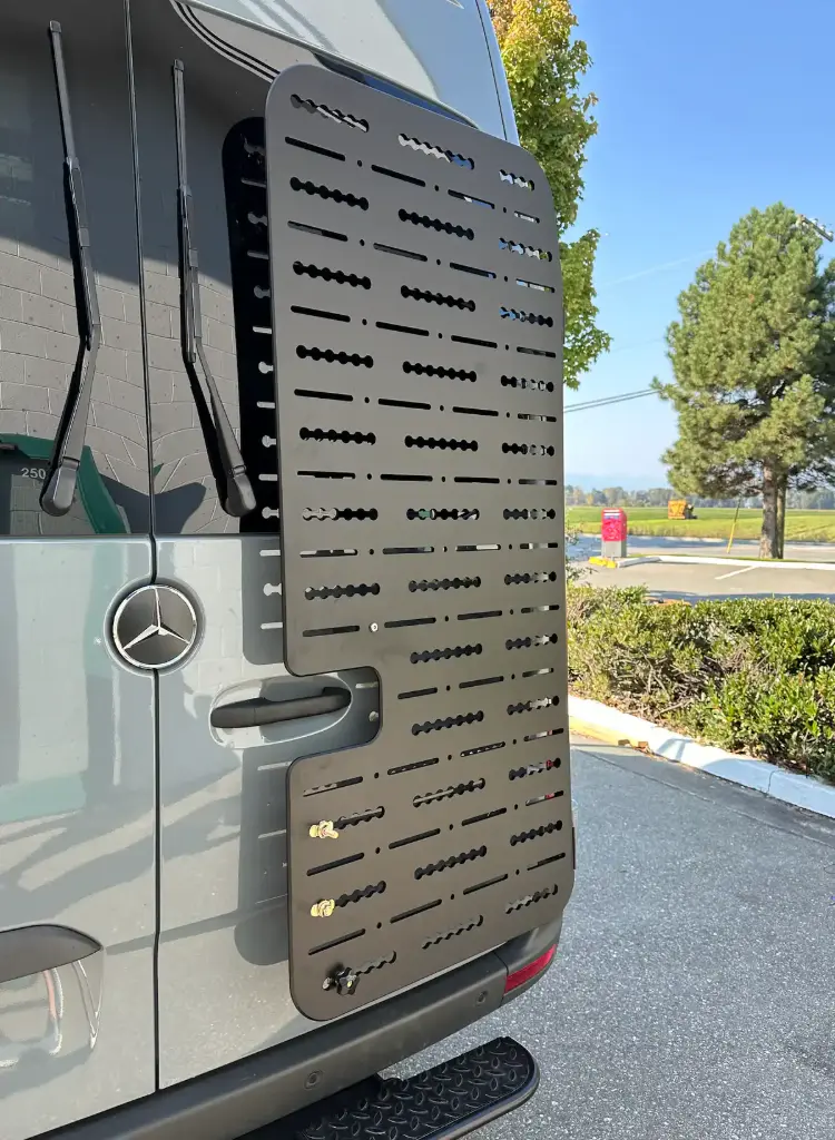 Support de porte arrière Sprinter – rack aluminium pour équipement