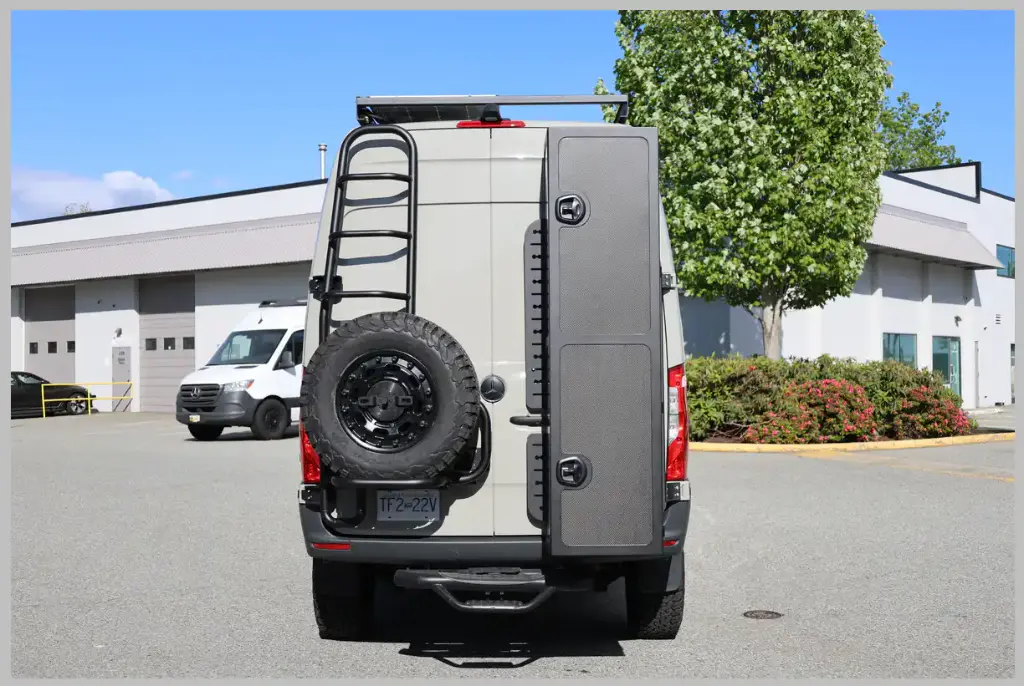 Trenta Ski / Multisport Storage Box - Carbon Fiber Version